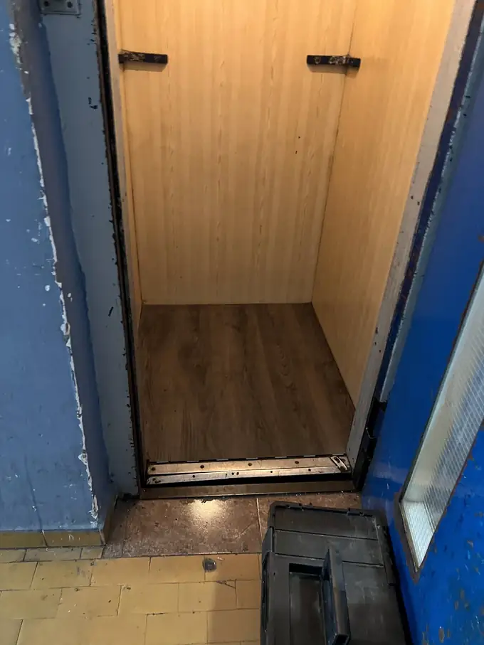 Pod lifta poslije zamjene, novi laminat